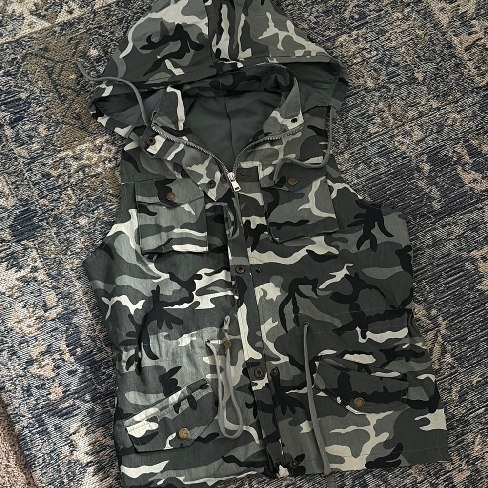Camouflage Removable Hooded Vest With Pockets and Drawstrings